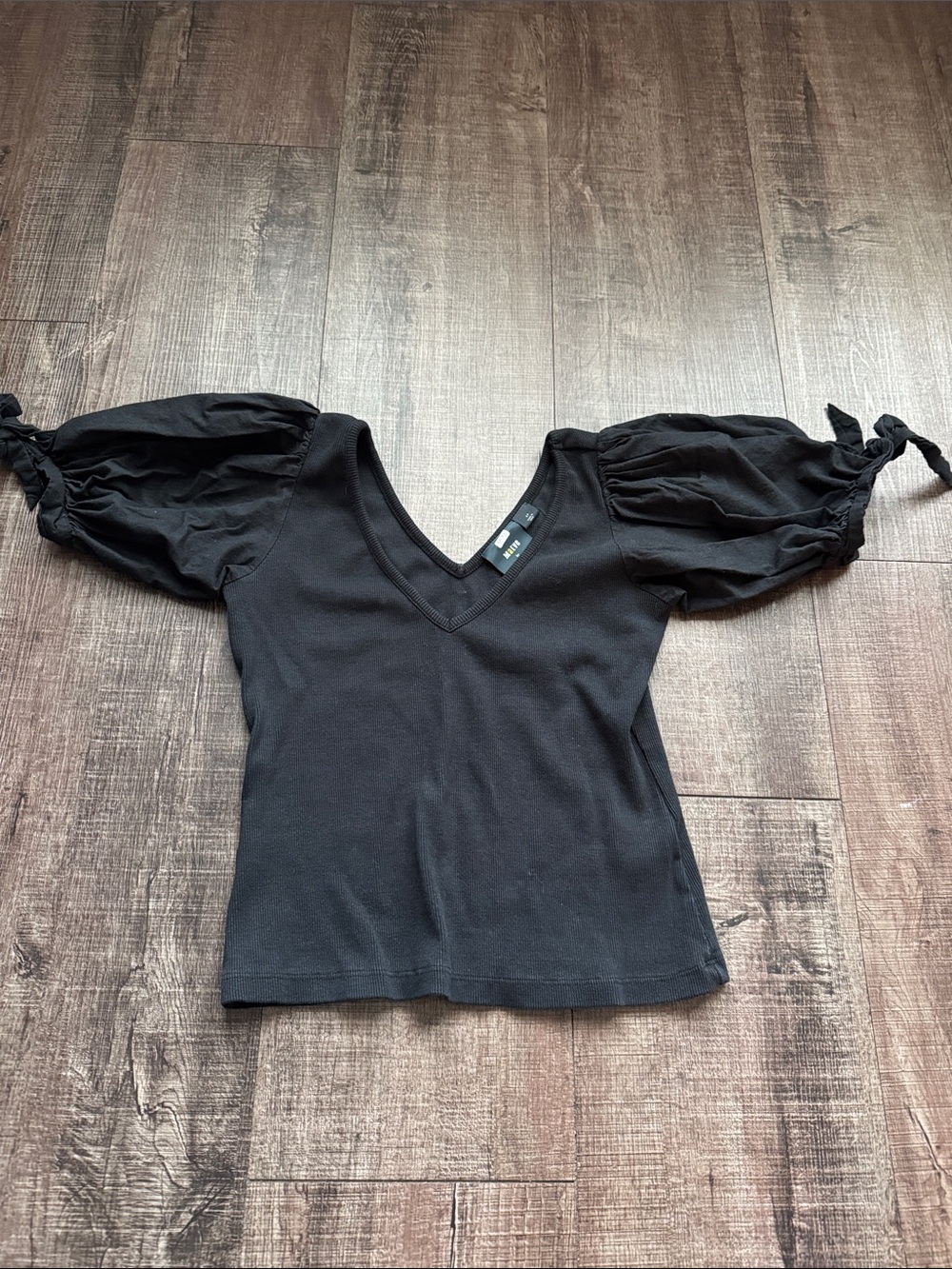 Maeve for Anthropologie Black V-Neck Puff Sleeve Top